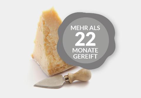 Hummerfarbenes Reifesiegel: Parmigiano-Reggiano, länger als 22 Monate gereift.